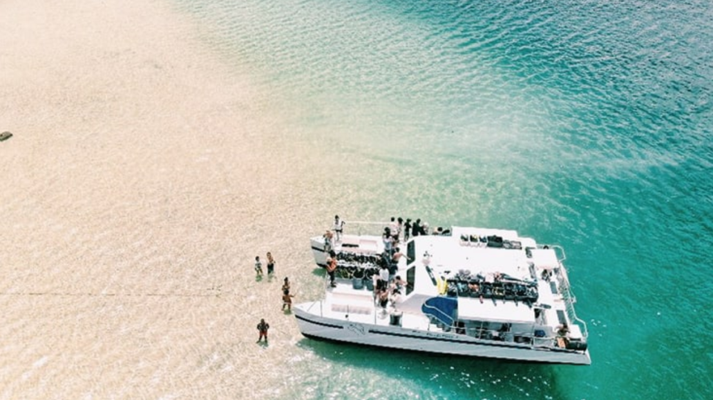 Captain Bob's Kaneohe Sandbar Snorkel & BBQ Lunch with Free Transportation