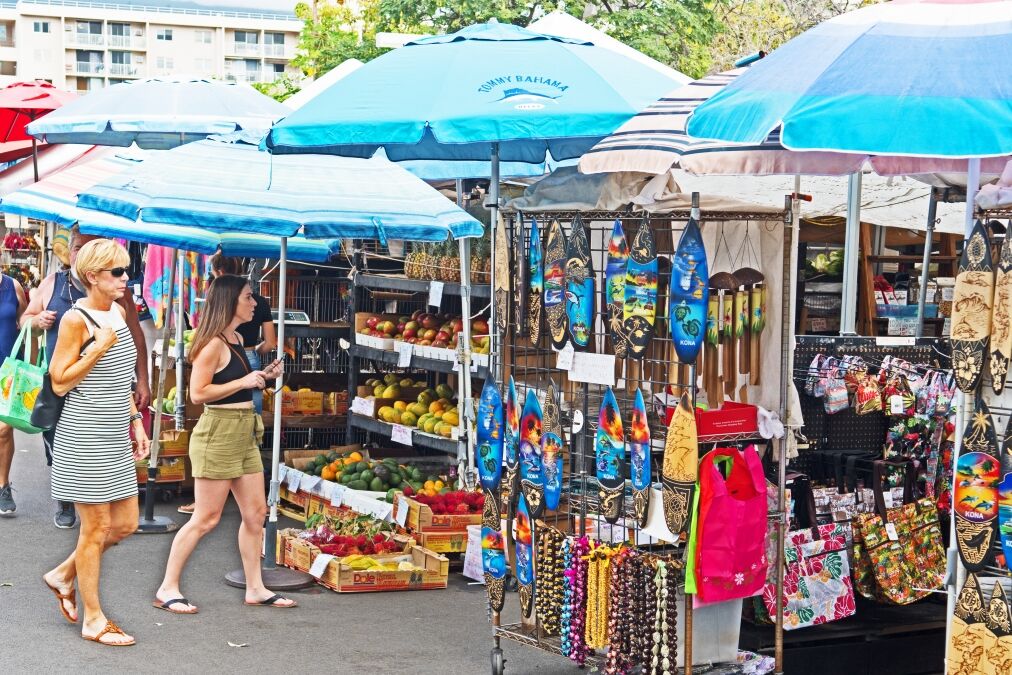 Kailua, Hawaii/USA - January 15 2020: shoppers browse in the open air market in Kailua on the island of Hawaii (Big Island).