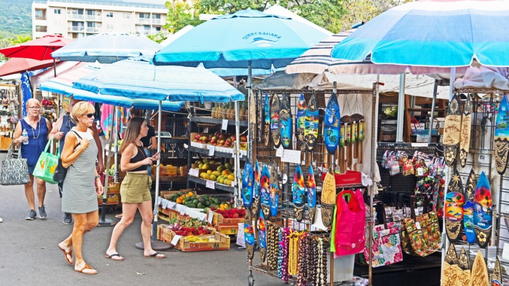 Kailua, Hawaii/USA - January 15 2020: shoppers browse in the open air market in Kailua on the island of Hawaii (Big Island).