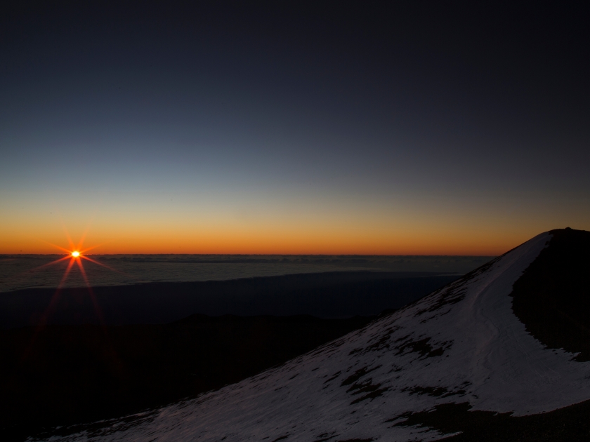 Sunrise at summit of Mauna Kea - Hawaii