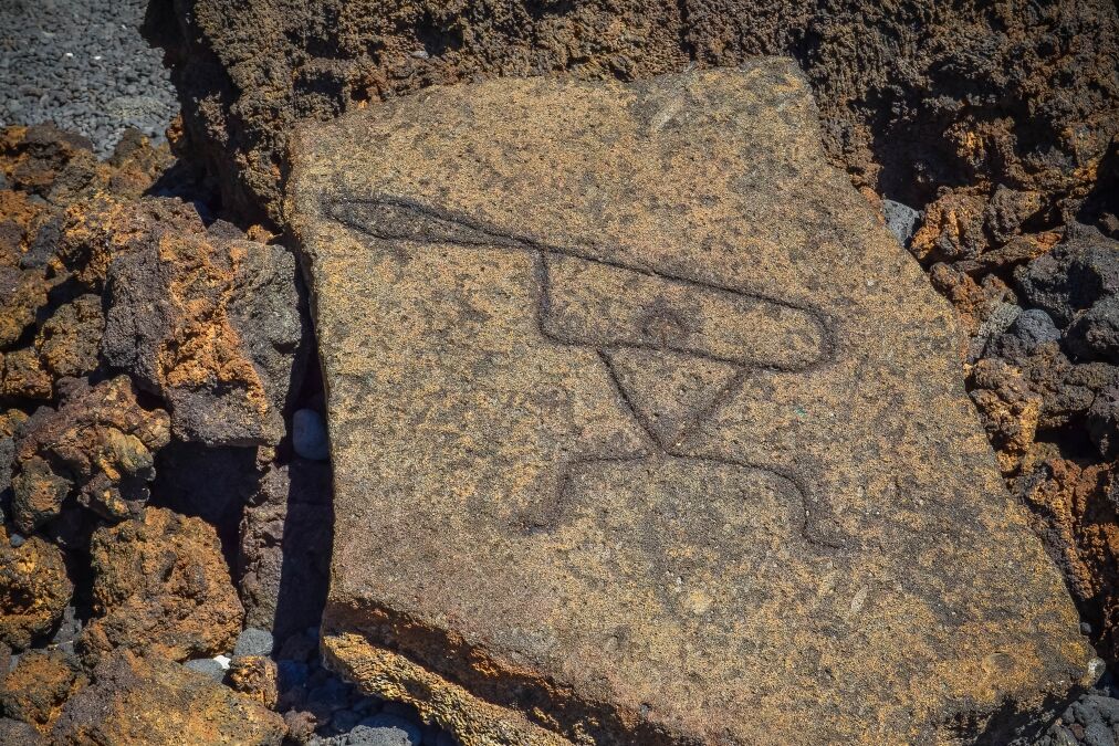 petroglyph trail lava rocks big island hawaii