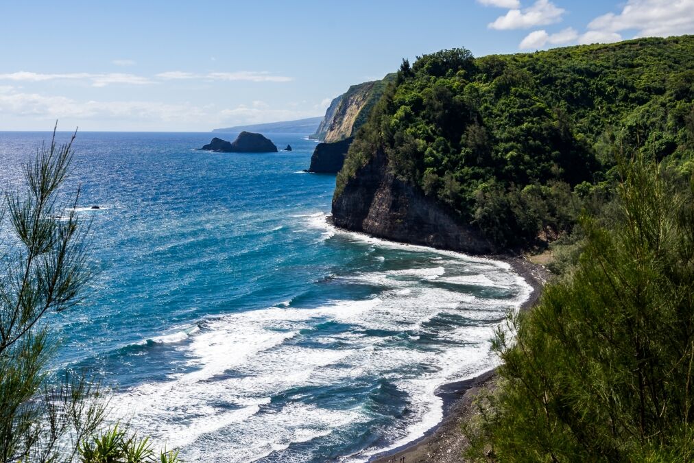 Hawaii Pololu Valley Lookout over cliff and sea and beach
