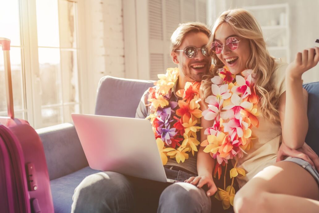 Young,Romantic,Couple,Wearing,Hawaii,Accessories,And,Sunglasses,Is,Preparing