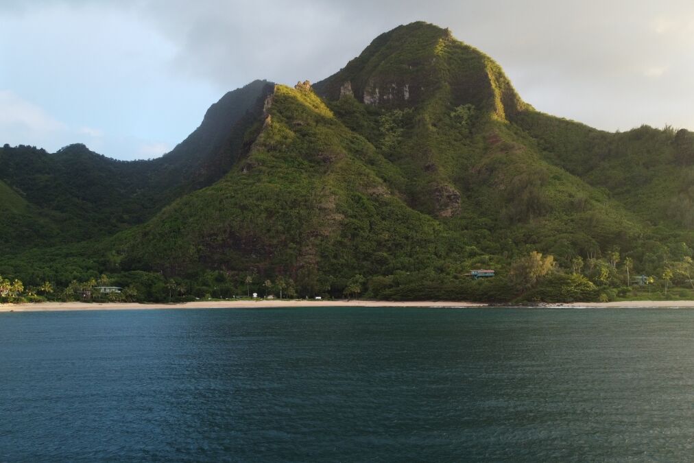 Ha'ena Beach, Kauai: Bask in the golden hour's warm embrace, as the sun casts a radiant glow over the pristine shoreline, creating a picture-perfect moment. 🌅🏖️