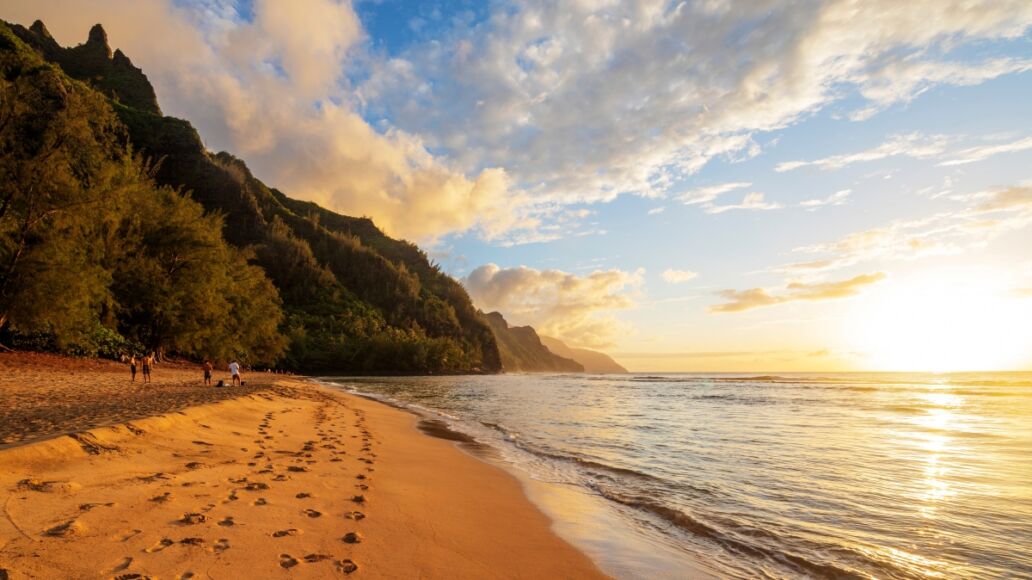 Kalalau beach on the kalalau trail, napali coast state park, kauai island, hawaii, united states of america, north america