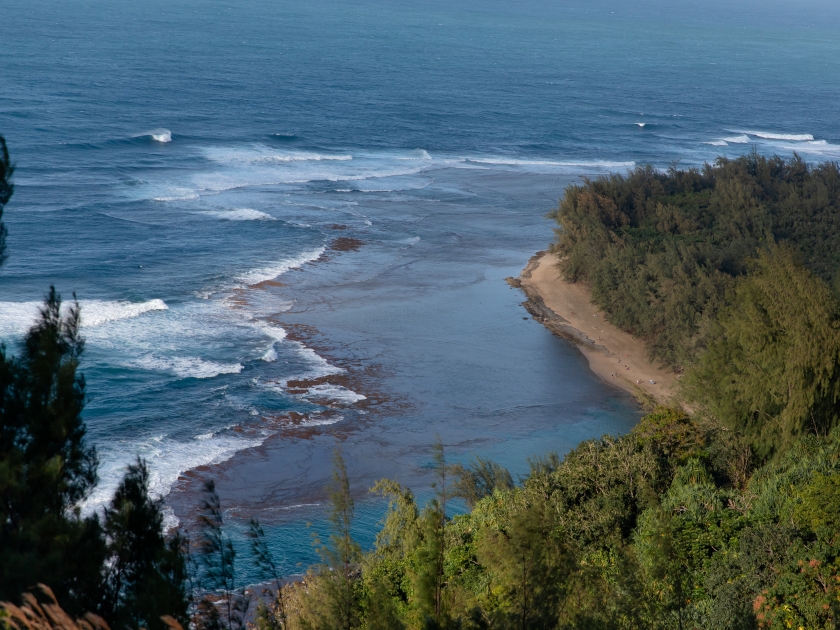 Ocean view from Kalalau trail, a gorgeous trail on the north shore of Kauai, Hawaii, along Napali Coast