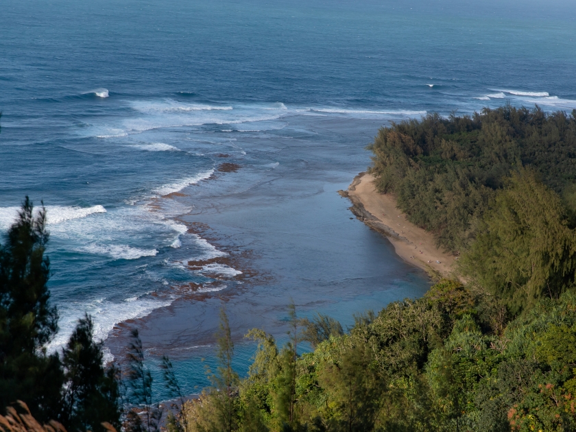 Ocean view from Kalalau trail, a gorgeous trail on the north shore of Kauai, Hawaii, along Napali Coast