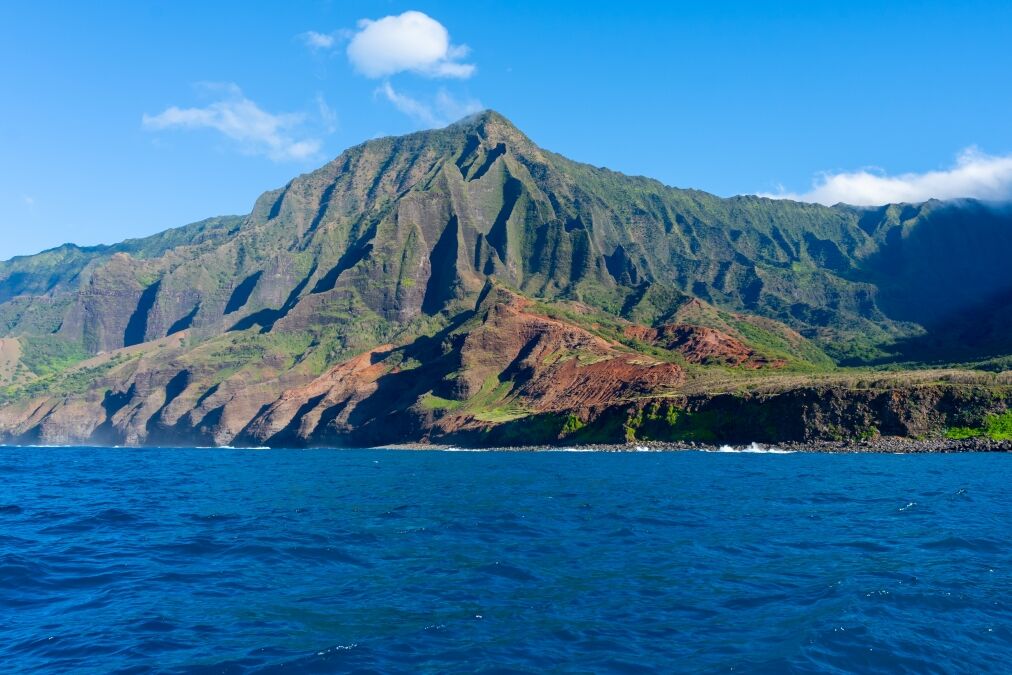 Na Pali Coast State Wilderness Park in Kauai, Hawaii, USA. Nāpali Coast State Wilderness Park lies in the northwest of Kauai Island, Hawaii.