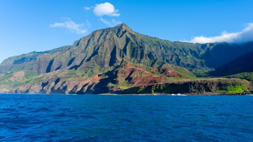 Na Pali Coast State Wilderness Park in Kauai, Hawaii, USA. Nāpali Coast State Wilderness Park lies in the northwest of Kauai Island, Hawaii.