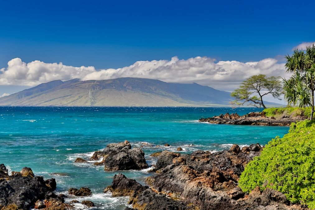 Coastline along Wailea Beach Path near Polo Beach Park, Maui, Hawaii.