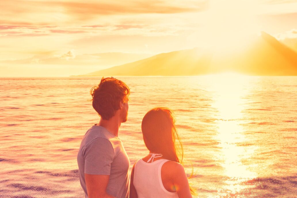 Hawaii,Holiday,Cruise,Ship,Tourists,Couple,Watching,Sunset,On,Honeymoon