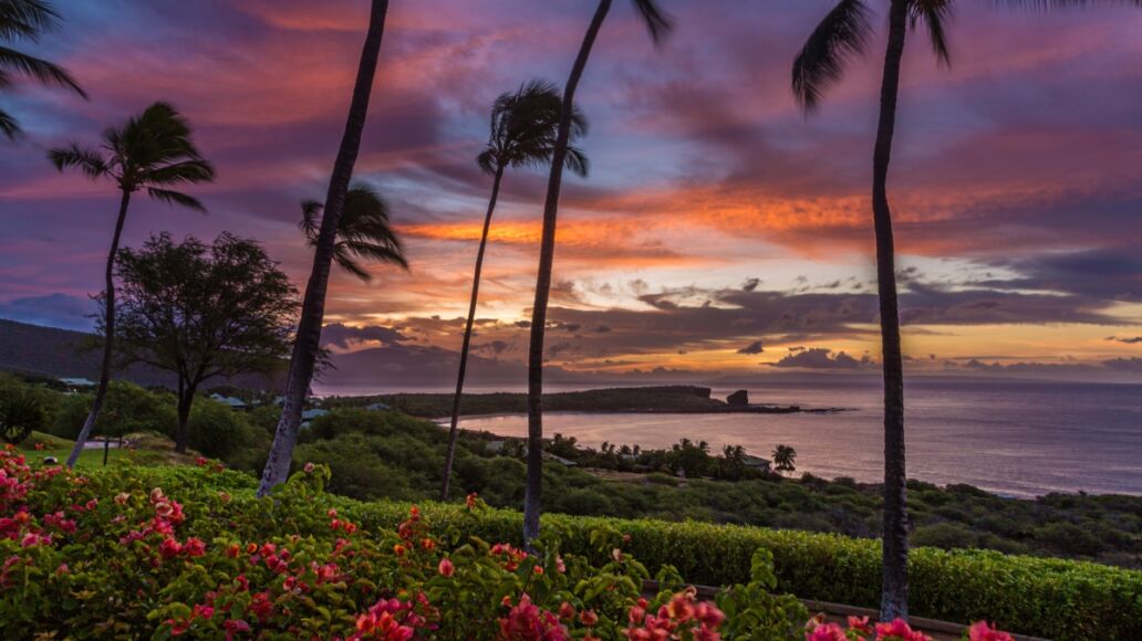 Sunrise over Menele Bay on the island of Lanai, Hawaii