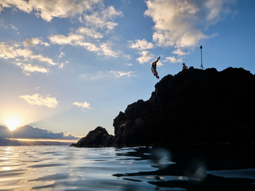 Hawaii people jumping into ocean from Black rock Ka'anapali