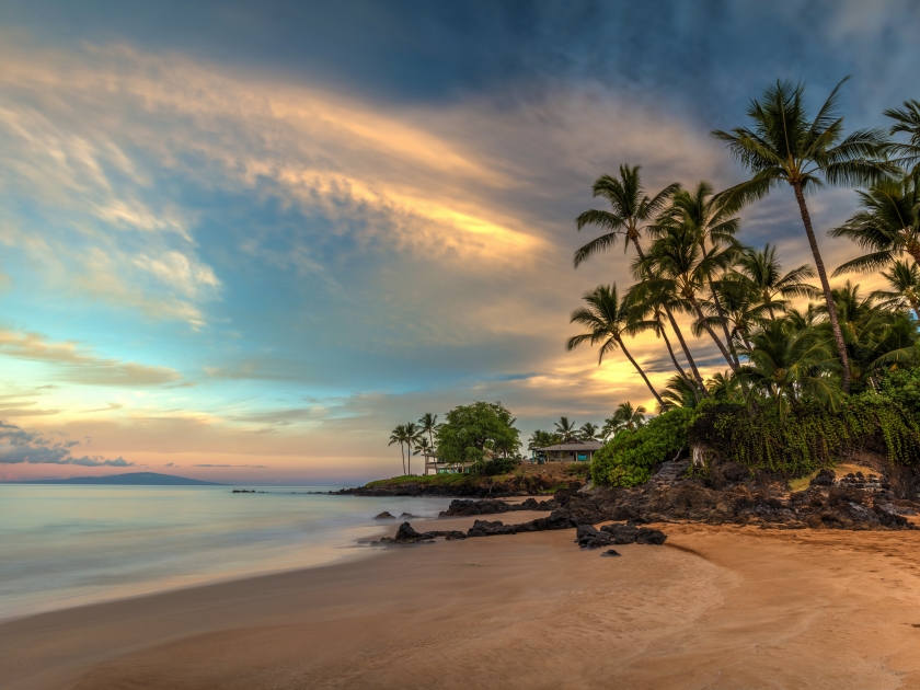 Po'olenalena beach Sunrise. long exposure of this beautiful and idyllic beach at dawn. Located on the south shore of Maui, Hawaii