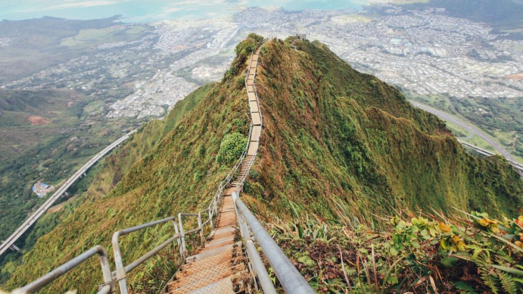 Hike Stairway to Heaven, Haiku Stairs, Hawaii, Oahu, USA