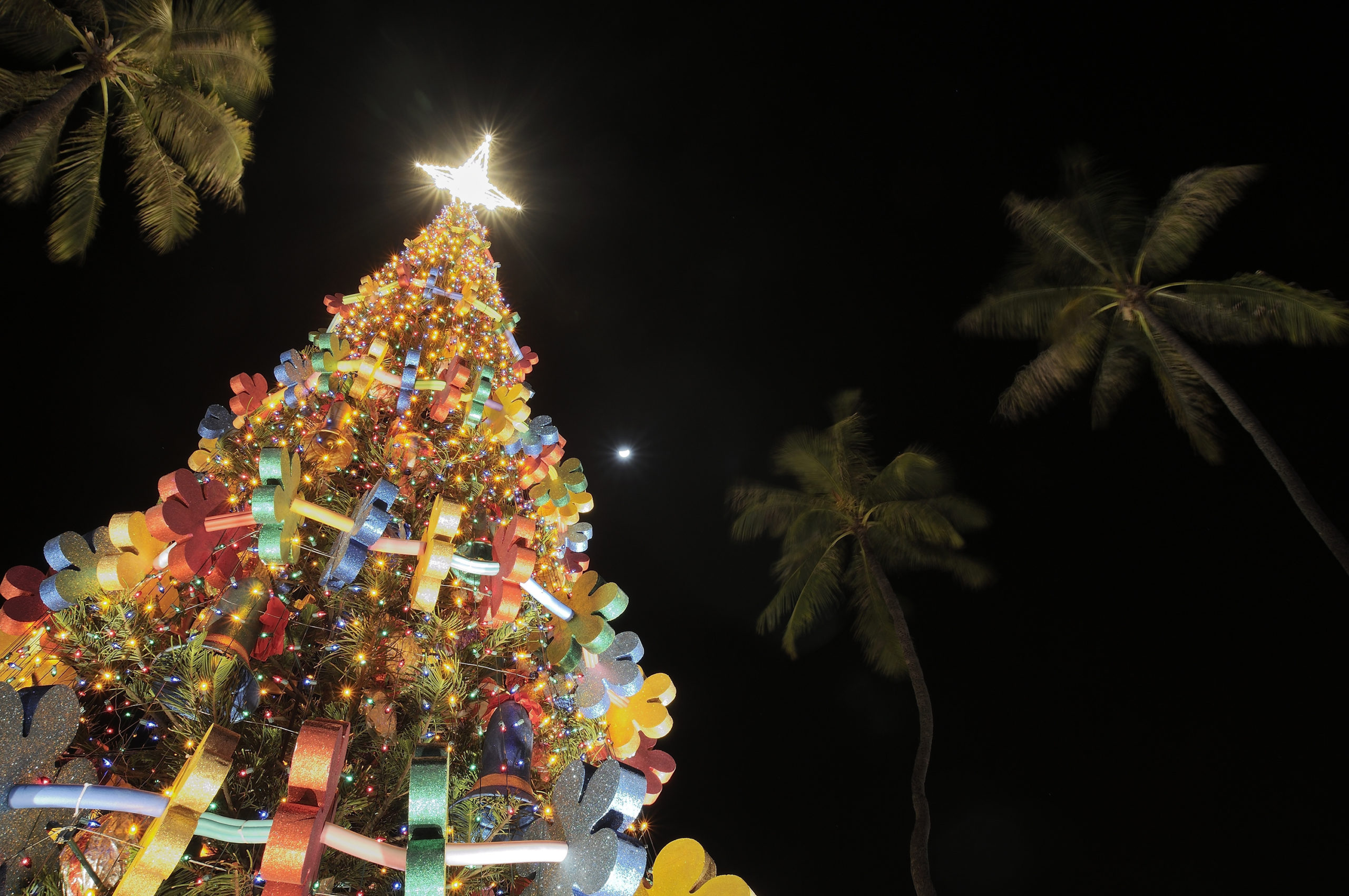 2017 Honolulu City Lights Hawaii Travel Guide