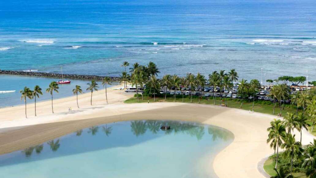 Duke Kahanamoku beach and lagoon - Honolulu, Hawaii