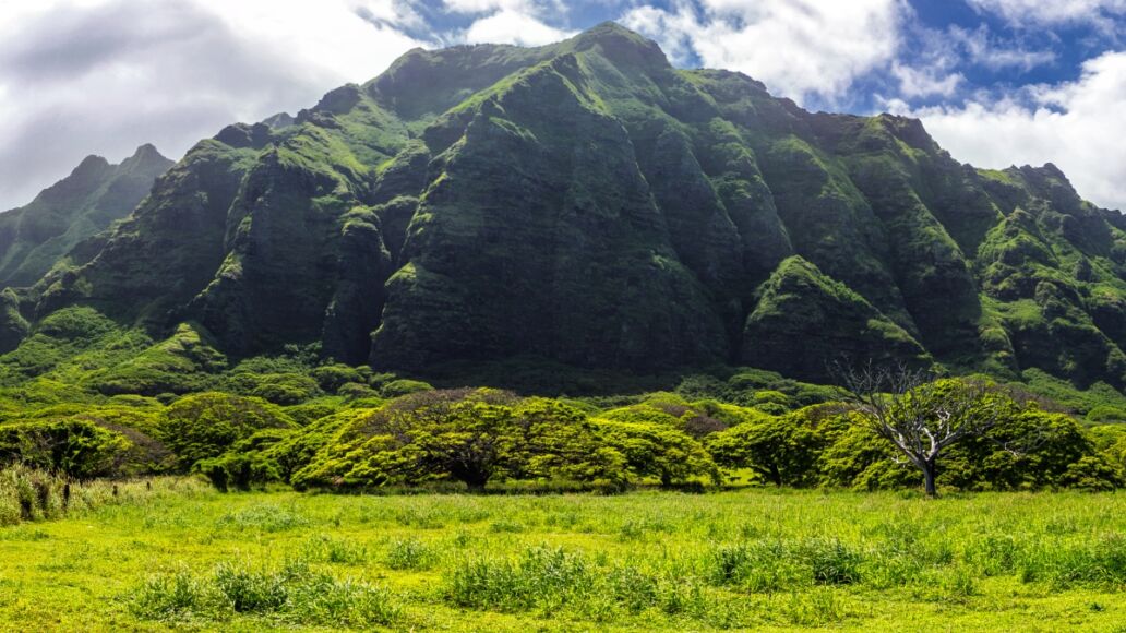 Kualoa mountain range panoramic view, famous filming location on Oahu island, Hawaii