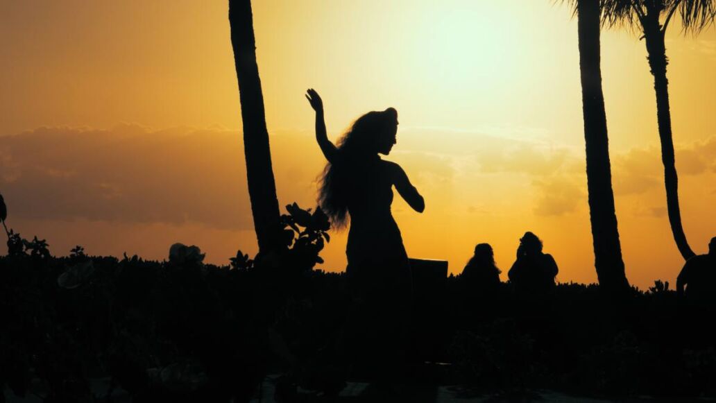 Hawaiian Luau Dancer