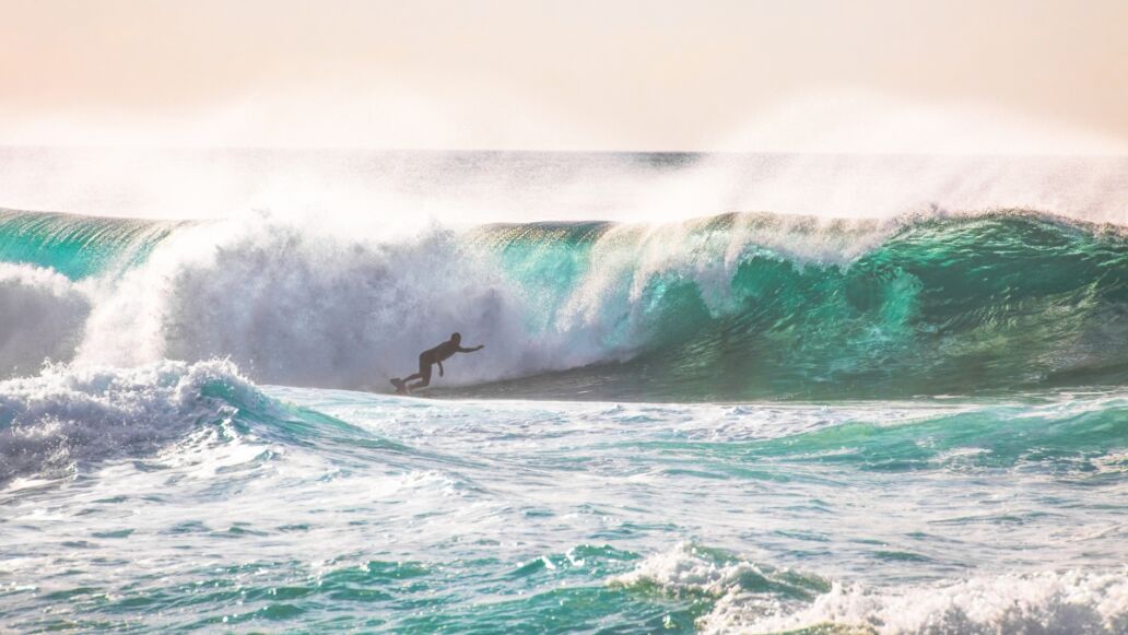 Epic Hawaiian Surf on Oahu's North Shore