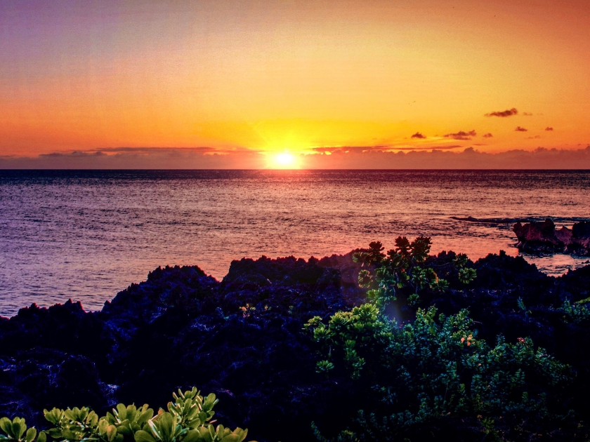 Sunset at Pupukea beach, Northshore Oahu Island, Hawaii USA.