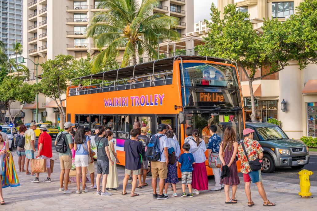 Honolulu,,Hawaii,-,December,29,,2022:,The,Waikiki,Trolley,Picking