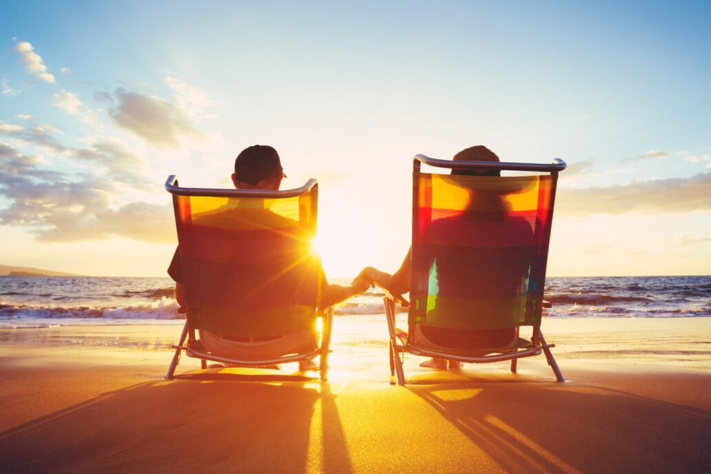 Retirement,Vacation,Concept,,Happy,Mature,Retired,Couple,Enjoying,Beautiful,Sunset