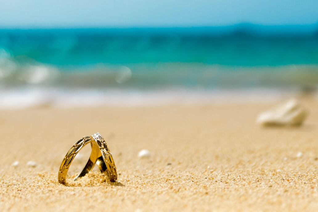 Honeymoon,On,Tropical,Island,,Two,Wedding,Rings,On,The,Beach,