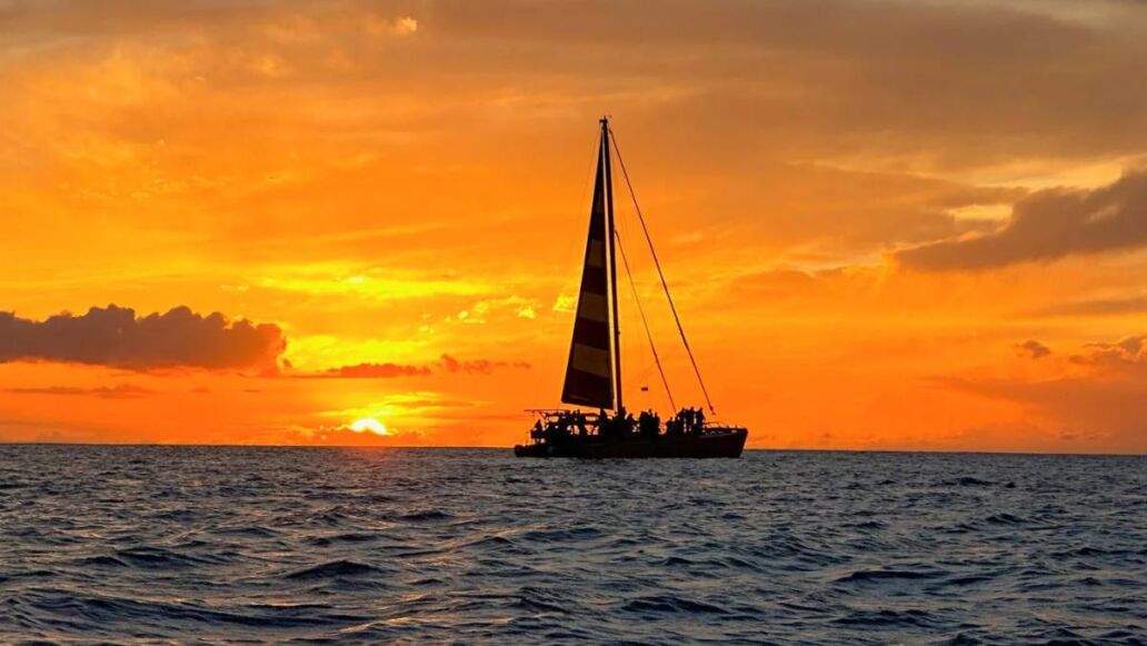 Sunset Booze Cruise with Open Bar - Na Hoku III Catamaran