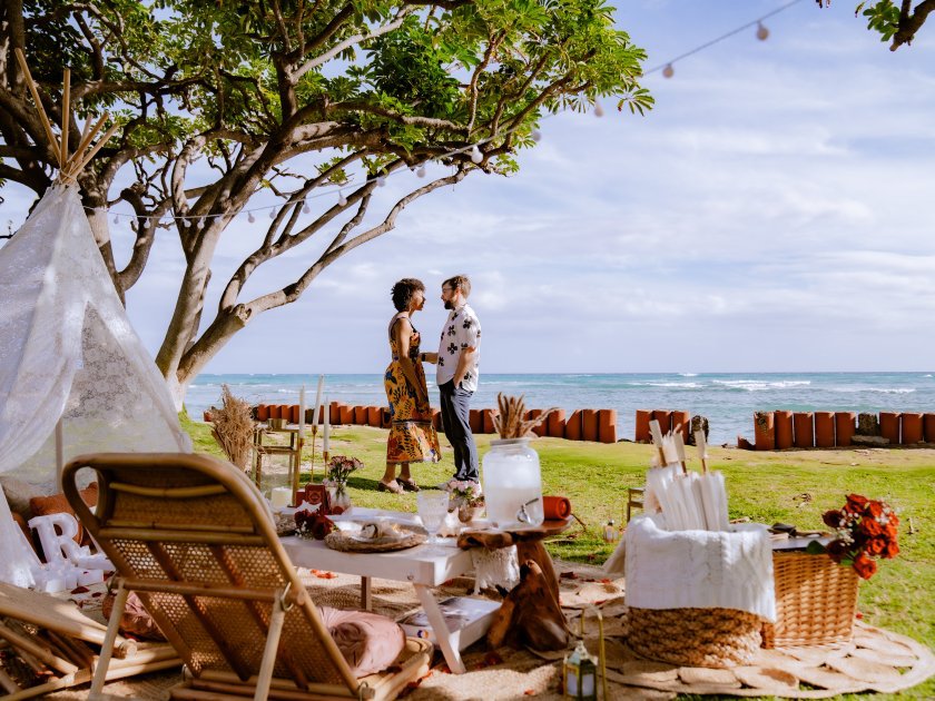 Oahu Picnic Experience - Couple with View