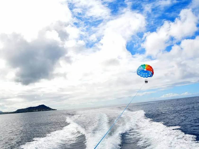 Parasailing in Waikiki