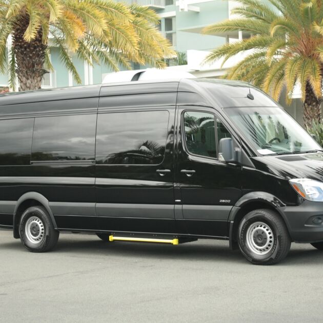 Private Van & Mini Bus Airport Car Service to Waikiki & Kahala