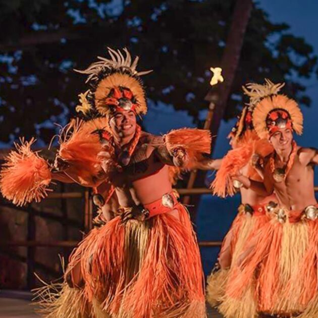 Oceanfront Royal Kona Luau - Voyagers of the Pacific Show