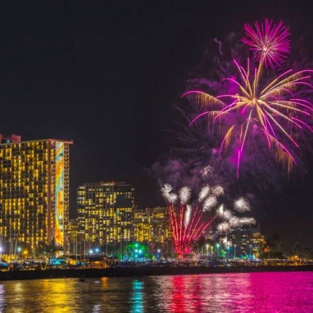 Waikiki Friday Fireworks Cruise - Mana Kai Catamaran