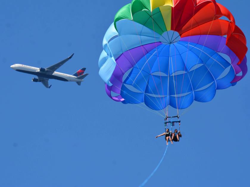 Parasailing in Waikiki