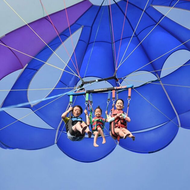 Hawaiian Parasailing Tour