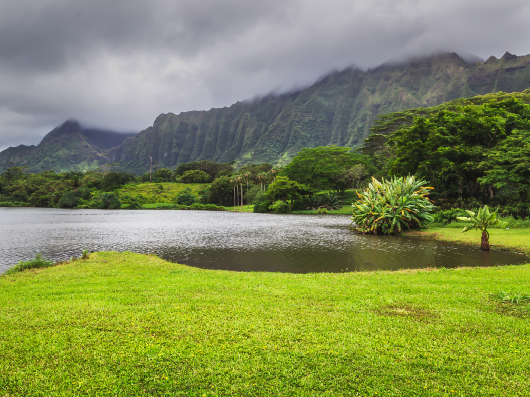 View of lake and mountains in Hoomaluhia botanical garden, Oahu island, Hawaii