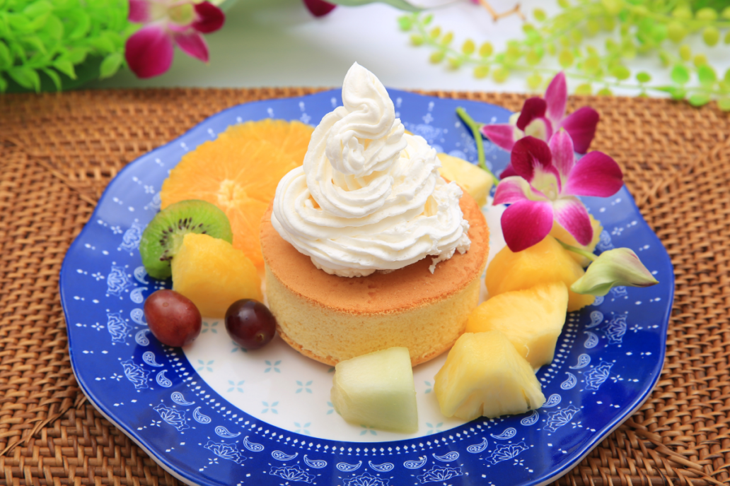 Fresh cream is a heaping bowlful of Hawaiian pancake.